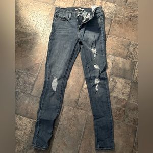 Women’s Levi dark jeans